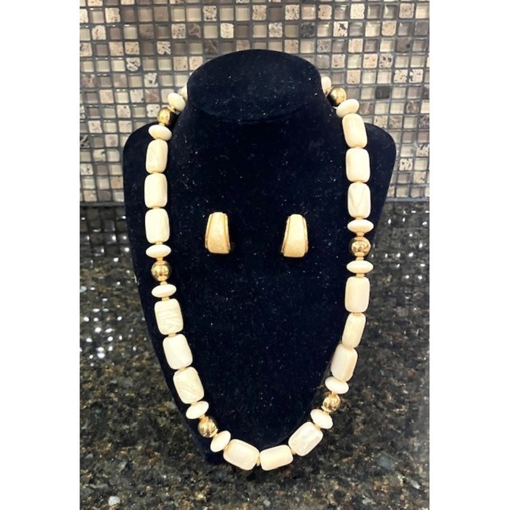 Vintage Napier Gold Tone Beige Lucite Beads 24" Necklace and Earrings